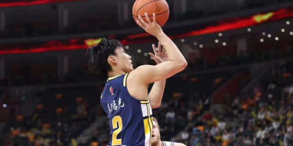 乐鱼体育VIP注册-广东宏远拒绝输球！杜锋全力出击，五大主力缺席，央视直播