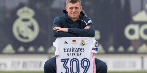 乐鱼体育网址-克罗斯：一直苦练传球 最爱拉莫斯给我擦靴的照片