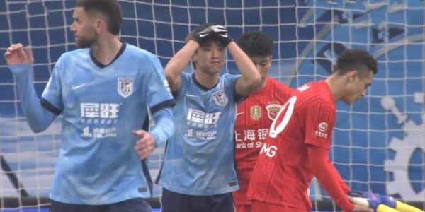 乐鱼体育网址-斯坦丘休2天，大连4将连轴转 杨铭锐实力大于名气，控球是陷阱